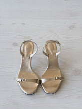 Load image into Gallery viewer, Aurora Sling Back Mid Heel in Platina
