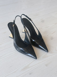 Elisha Pump in Black