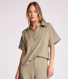Ivy Collared Popover Top in Vintage Moss