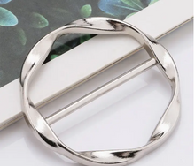 Load image into Gallery viewer, Metal Scarf Ring
